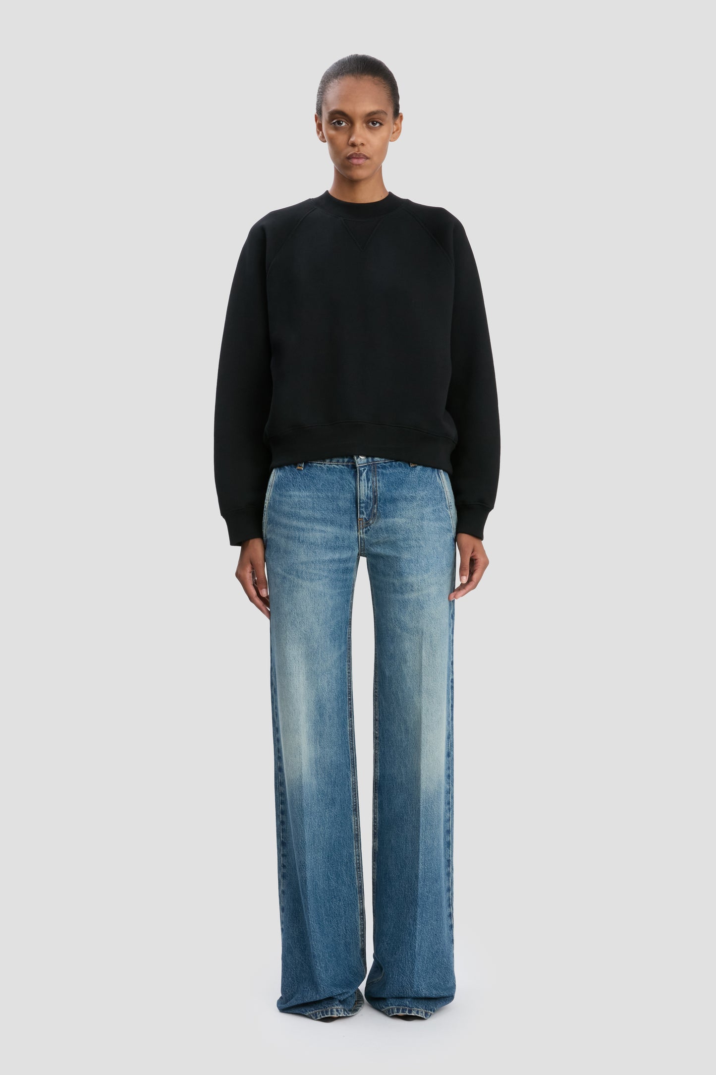 Crew Neck Raglan Sweatshirt In Black