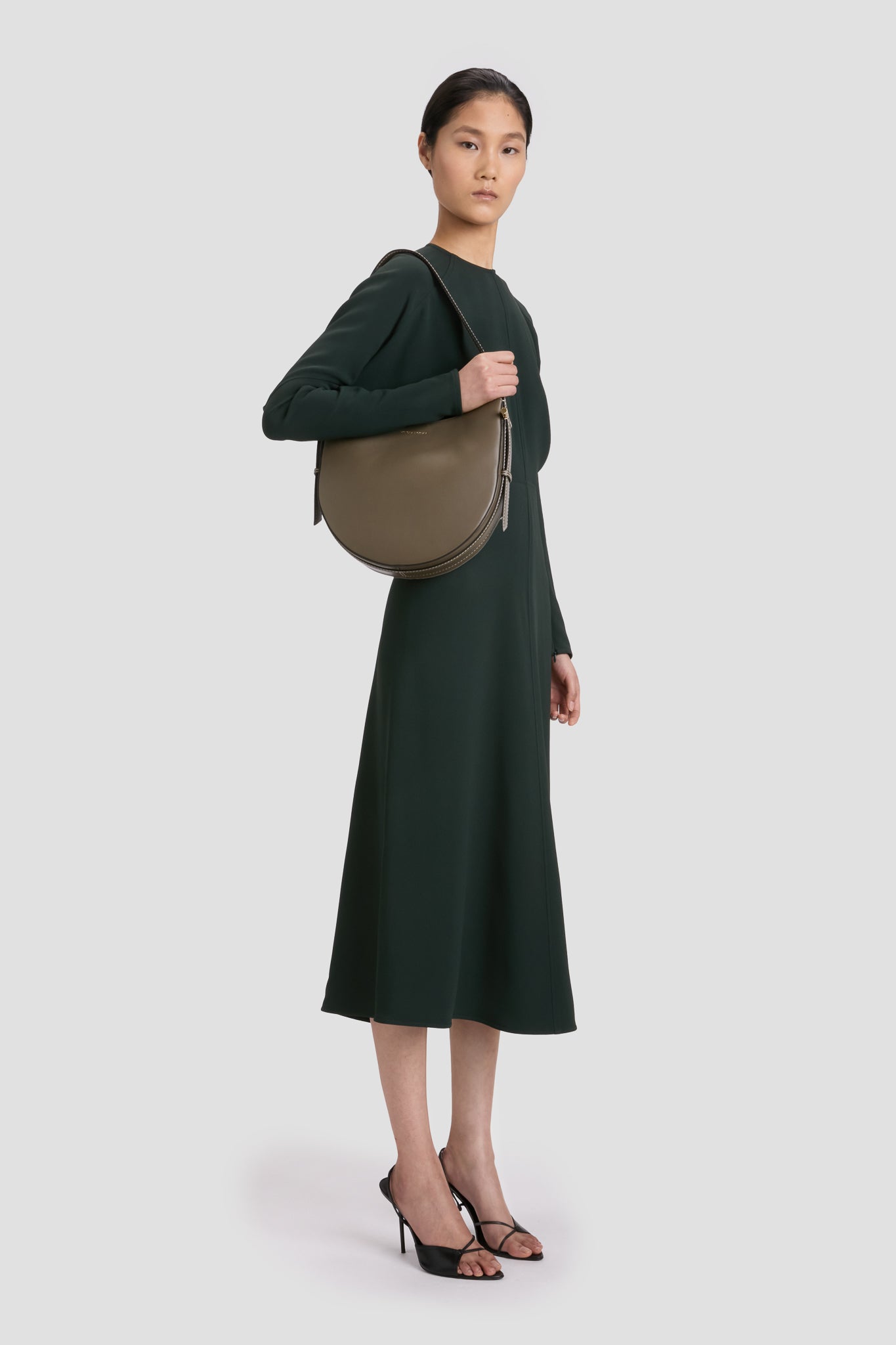 Medium Dia Hobo Bag In Dark Khaki Smooth Leather