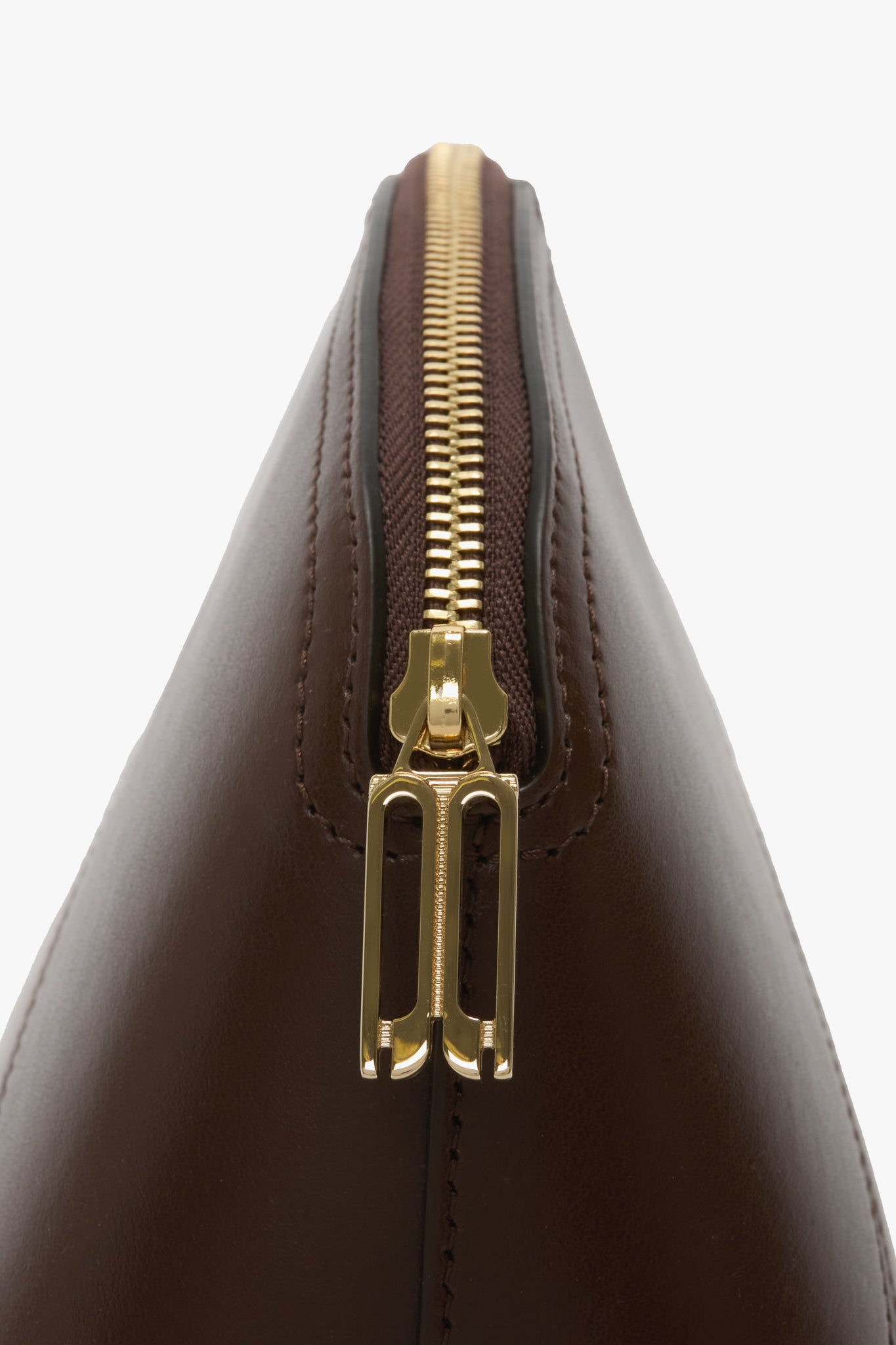 Victoria Large Travel Pouch In Dark Brown Smooth Leather