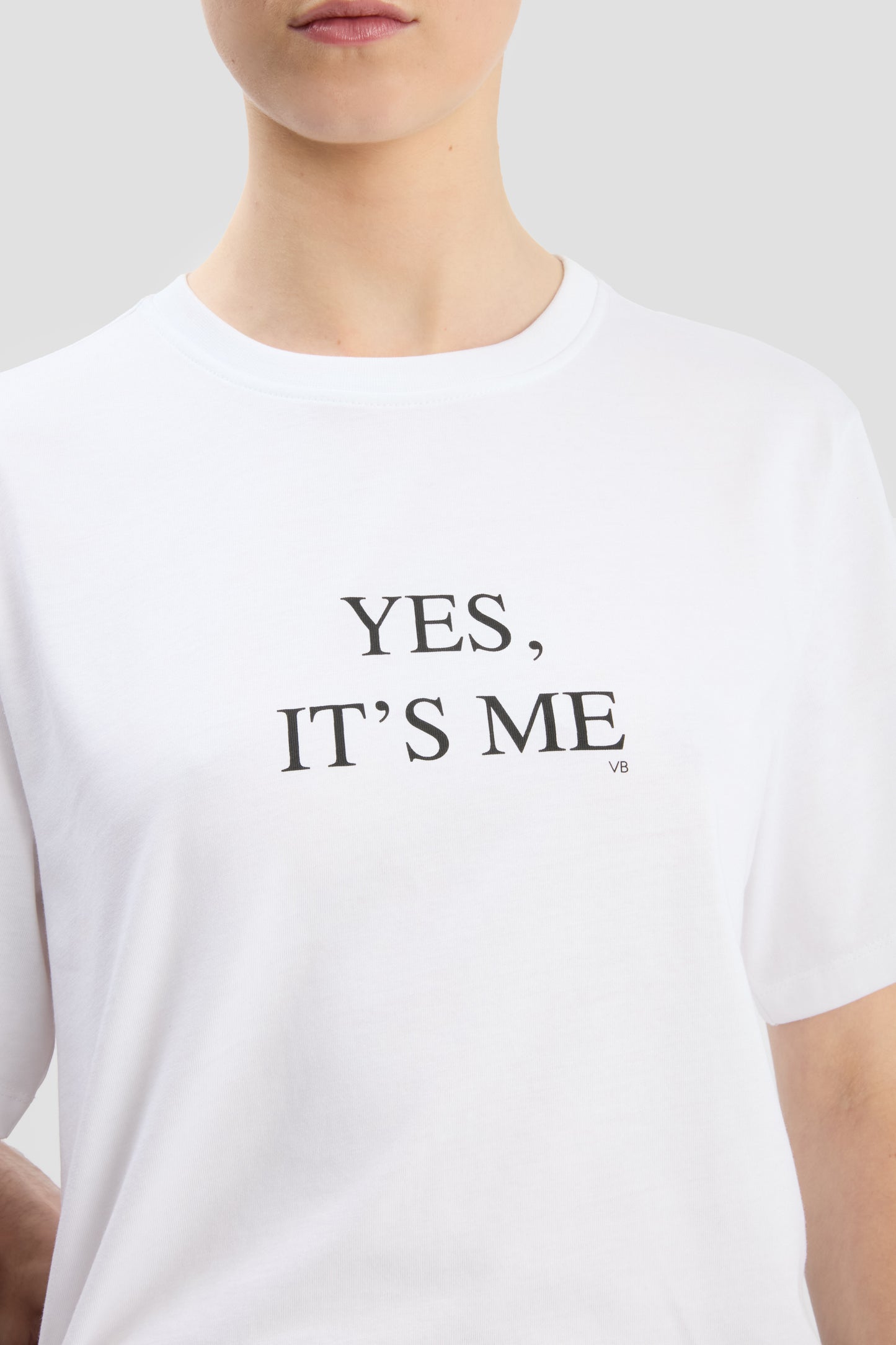 Slogan Tee In White Yes, It's Me