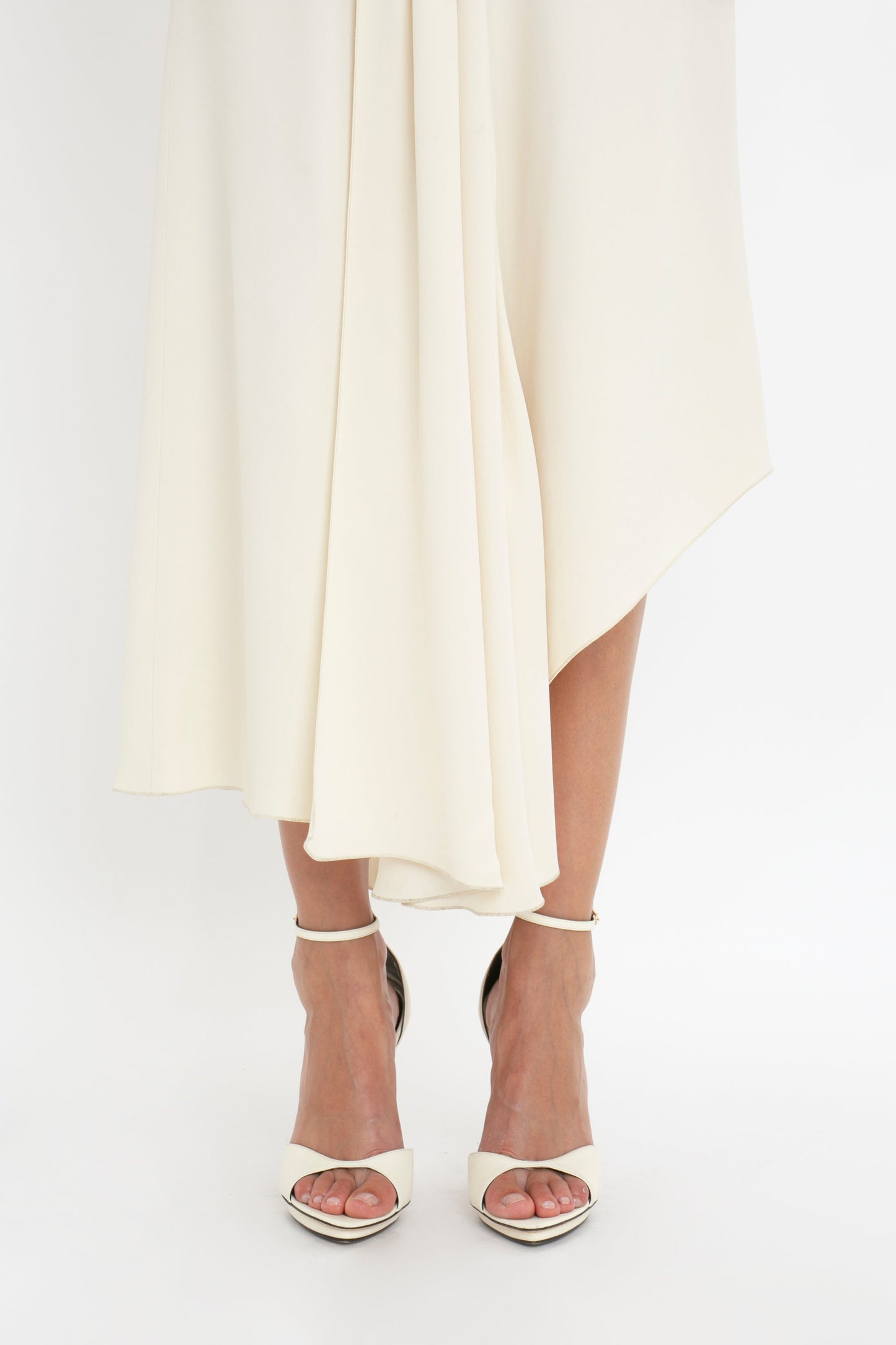 Sleeveless Tie Detail Dress In Cream